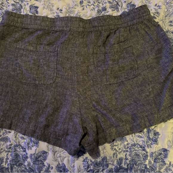 New York & company soho Women's Gray Casual Shorts - Picture 3 of 5